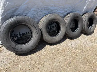 LT265/75r16. Lots of tread and in good condition.