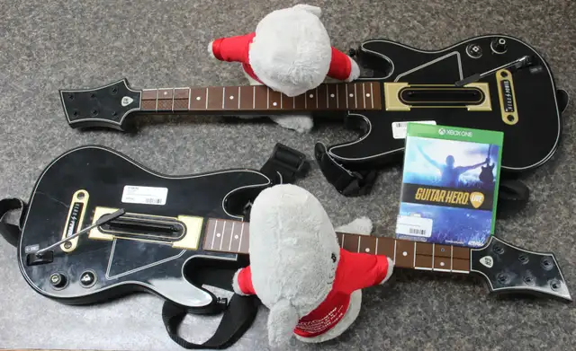 Guitar Hero Live with 2 guitars (Xbox One) in XBOX One in Peterborough - Image 3