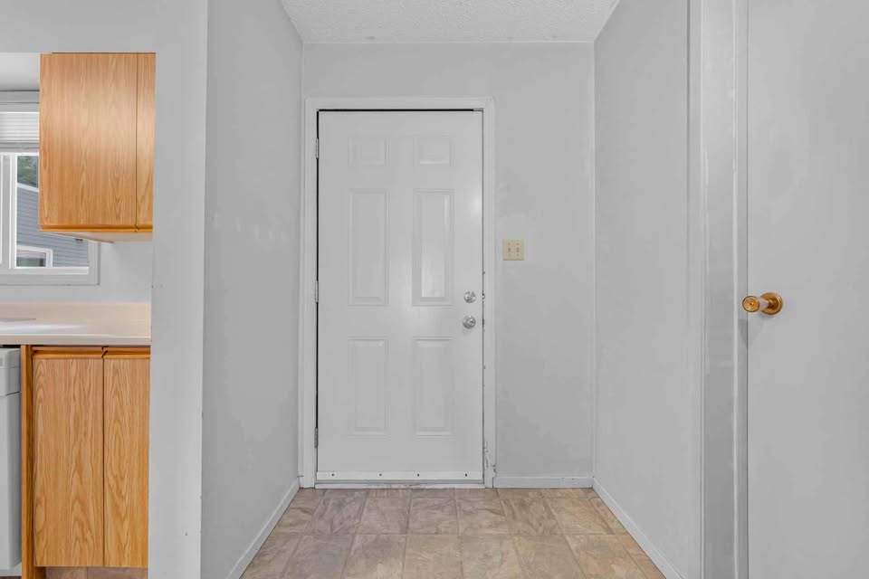 FOR RENT: Spacious 3 Bedroom Townhome in Sakaw! 5