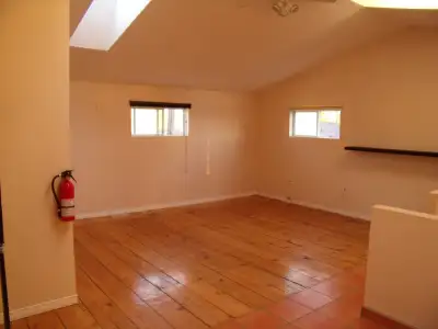 THOROLD CALIFORNIA STYLE 2 BEDROOM CONDO ON BUS ROUTE TO BROCK.