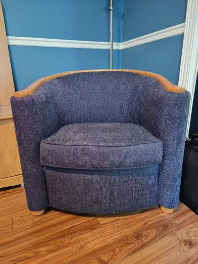 Tres beau petit fauteuil bleu, View more