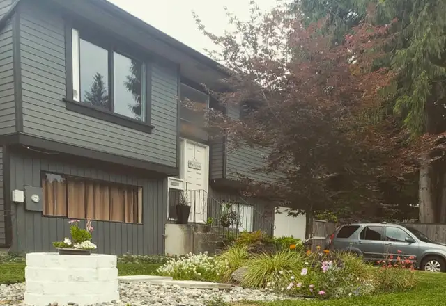 House For Rent (Main Floor + 1 Room&1 Large Closet Downstairs