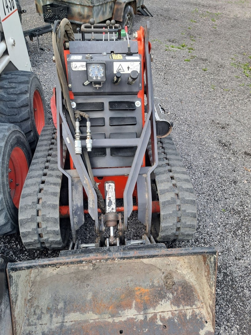 Weekend deal onlyThomas mini skid steer Heavy Equipment Winnipeg