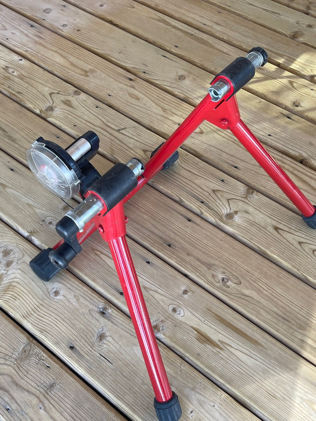 Indoor Bike Trainer in Road in Muskoka - Image 2