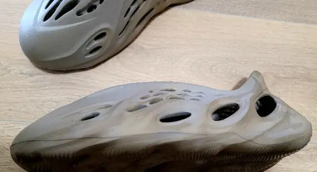 Yeezy Foam Runner RNNR Stone Sage US12 (BRAND NEW) Won CONFIRMED in Men's Shoes in Markham / York Region - Image 8