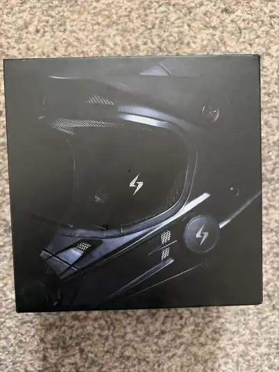 Upgrade your riding experience with these pre-owned Syphon SoundPro helmet speakers, designed to del...