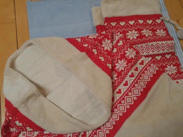 Christmas Gift Bags, XL, Fabric..Br.New..$8.00 each or 2/$15 in Holiday, Event & Seasonal in Kitchener / Waterloo - Image 3