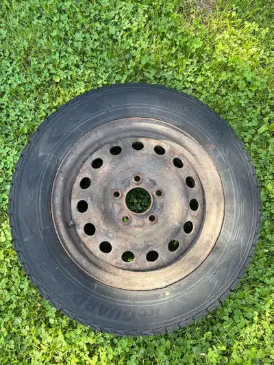 Complet ensemble de 4 pneus d'hiver de qualité supérieure Yokohama iceGuard iG53, grandeur 195/65R15...