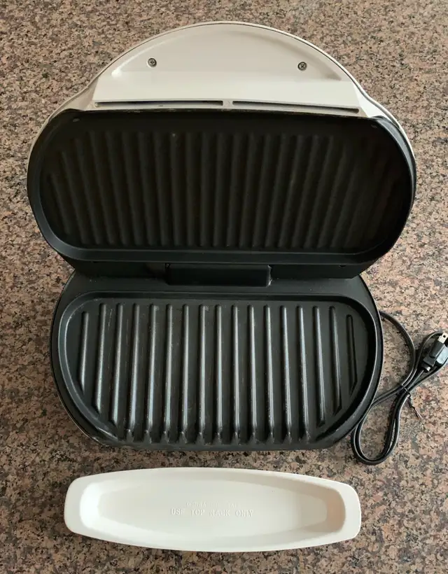 The Original George Foreman LEAN MEAN Grilling Machine in Microwaves & Cookers in Oakville / Halton Region - Image 3