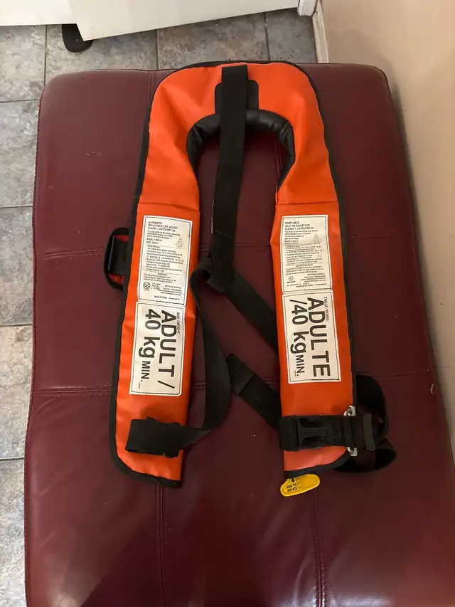 Mustang Survival Inflatable Life Jacket in Water Sports in Ottawa - Image 2