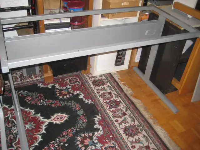 FS: a good size stylish office desk, other small items in Desks in Ottawa - Image 6