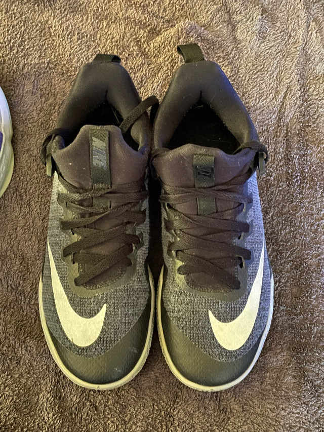 Nike Zoom Mens size 9.5 in Men's Shoes in Hamilton - Image 3