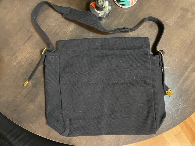 WORLD FAMOUS 100% Cotton black messenger bag in Men's in Hamilton - Image 2