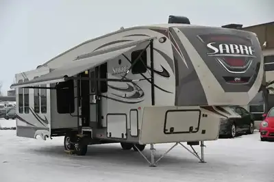 2015 Sabre Palomino FREE AND CLEAR ✔️Pet free ✔️Smoke free 2015 Palomino - Sabre: 33 CKTS (Fifth Whe...