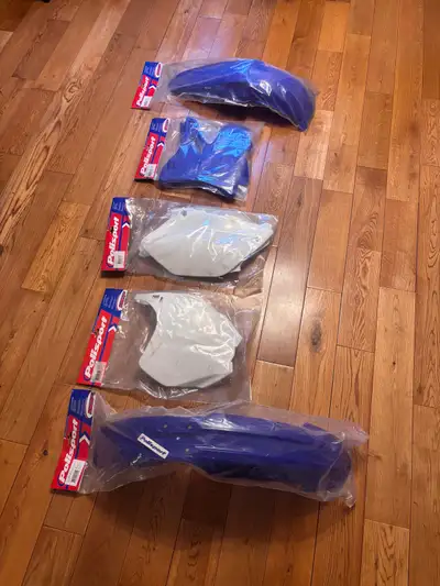 Yz125 plastics set. They say 02—> so I’m guessing it’s 2002-2021 but not sure.