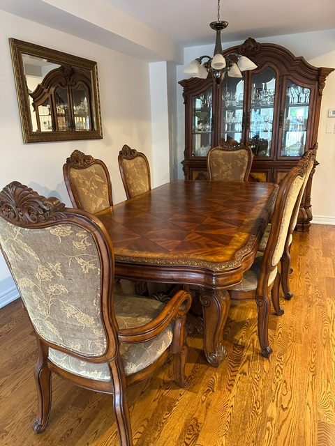 Elegant Dining Room Set: Table, 6 Chairs & Lighted China Cabinet