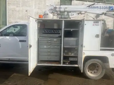 2014 Dodge 5500 service truck. 400 amp Miller welder, Honda Vmac compressor.