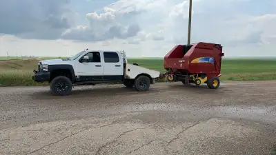 2009 2500 Chevy with ltz trim. Deleted lmm duramax paired to the standard Allison auto. Leather heat...