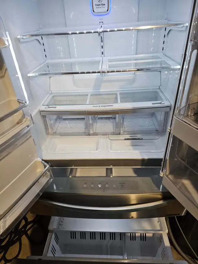 QUICK SALE!! stainless steel knock knock fridge feezer in Refrigerators in Mississauga / Peel Region - Image 3