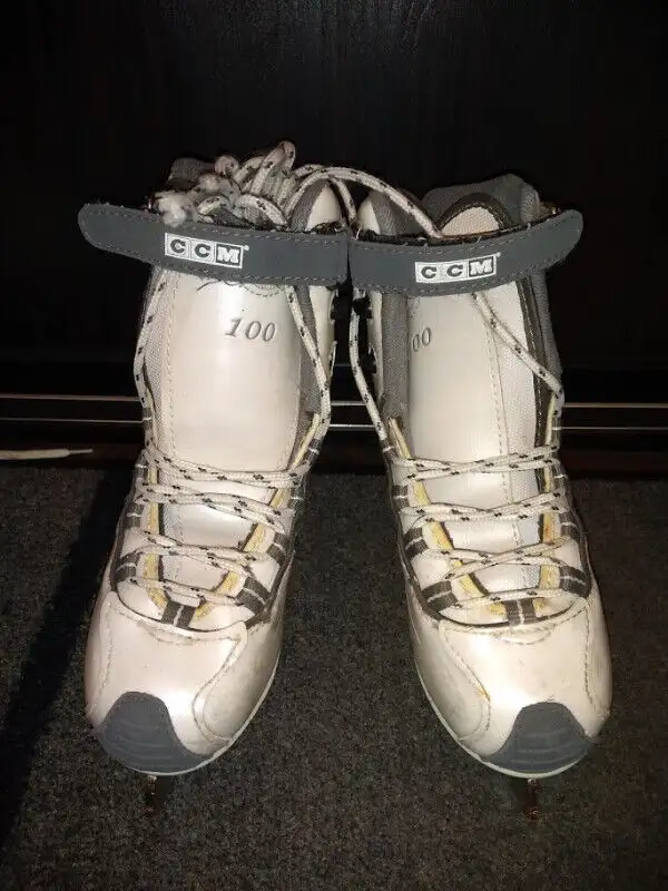 Figure Skates (Size 2) in Skates & Blades in Mississauga / Peel Region - Image 3