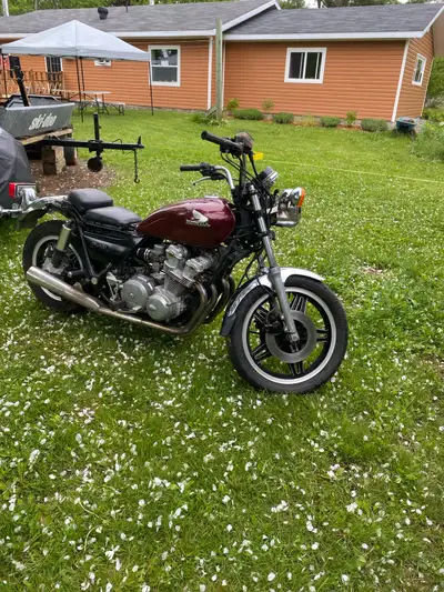 1980 Honda CB900C , Starts and runs but needs carb kit installed which I have to go with. Drives and...
