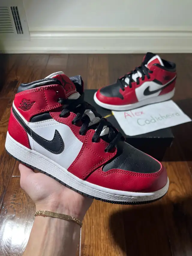 Size 6.5Y/8W - Air Jordan 1 Mid Chicago Black Toe628637307796511221