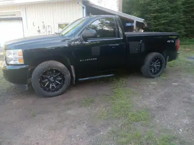 More pics to come Clean 2011 Chev Silverado Shortbox 4x4 5.3 V8 Auto with 205ks New tires wheels No...