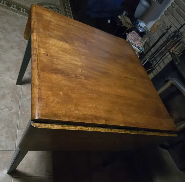 Wooden Table and Chairs Set in Dining Tables & Sets in City of Toronto - Image 9