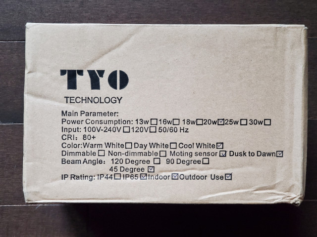 TYO Motion Sensor PAR30 20W Cool White Bulbs 2 pack brand new dans Autre  à Ouest de l’Île - Image 4
