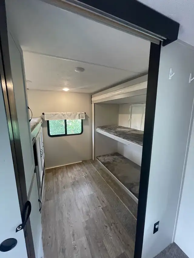Enjoy the summer with this trailer on a seasonal lot in Travel Trailers & Campers in Regina - Image 8