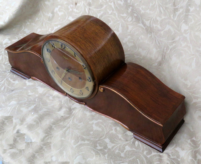 1930 BIG KIENZLE WESTMINSTER CHIME WALNUT MANTEL CLOCK GERMANY in Arts & Collectibles in City of Toronto - Image 4