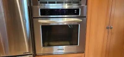 30” KitchenAid built in wall oven in good condition., View more