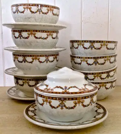 Antiquité. Collection. Antiquité. Collection. Ensemble de 15 pièces en porcelaine John Maddock & Son...