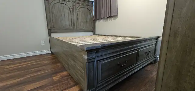 Queen Wood Bed Frame in Beds & Mattresses in Oshawa / Durham Region - Image 8