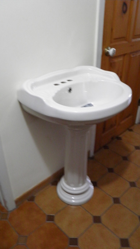 Lavabo de Céramique sur pied 55$ 819-375-6898 dans Plomberie, éviers, toilettes et bains  à Trois-Rivières