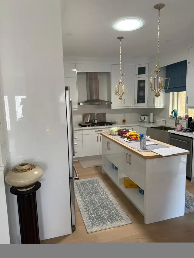 White Vision Style Kitchen Cabinets in Cabinets & Countertops in Markham / York Region - Image 4