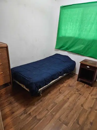 ROOM FURNISHED WITH BED LINEN NIGHT TABLE DRESSER KITCHEN, LOOKING FOR A SINGLE WORKING MALE. $170 P...