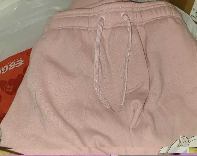 Inuyasha Pink Sweatpants in Women's - Bottoms in City of Toronto - Image 4