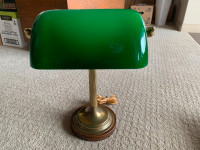 Exquisite Vintage CW Vianne Executive Bankers Lamp