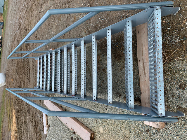 Escalier dans Autres équipements commerciaux et industriels  à Sherbrooke - Image 2