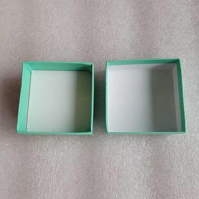 Tiffany & Co boite à bijou vide empty  jewelry box in Jewellery & Watches in City of Montréal - Image 4