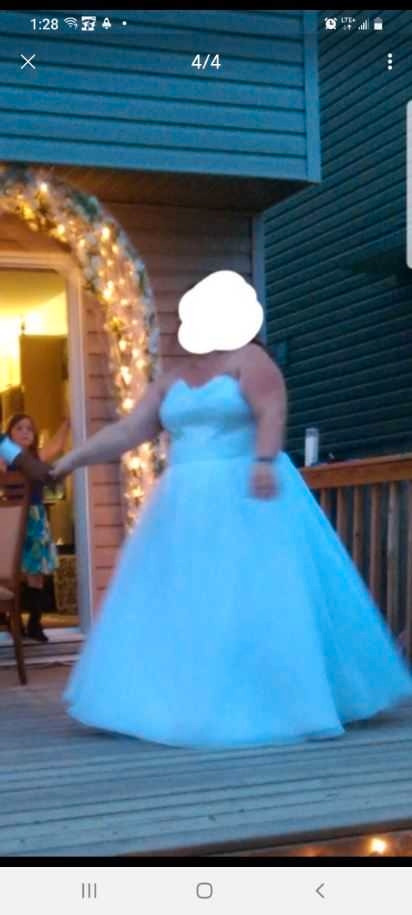 Plus size wedding dress in Wedding in Edmonton