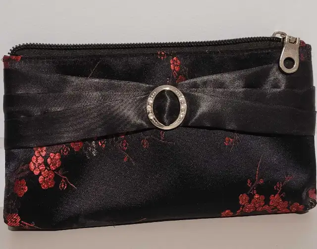 Cosmetic Bags/Makeup bags in Women's - Bags & Wallets in Barrie - Image 5
