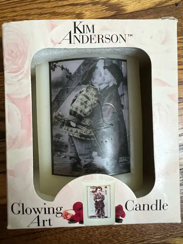 Kim Anderson Glowing  Candle in Home Décor & Accents in City of Toronto - Image 5