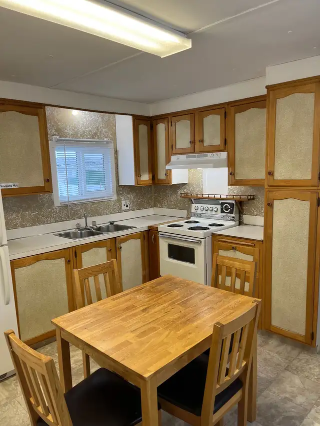 Small Mobile Home Acreage 1 minute from Swift Current! in Long Term Rentals in Swift Current - Image 6