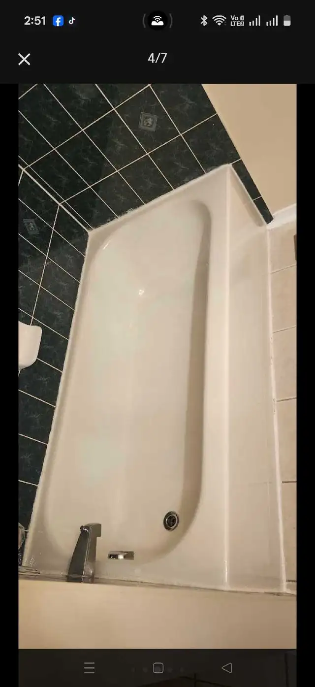 Bathtub reglazing 250$592355200000993284
