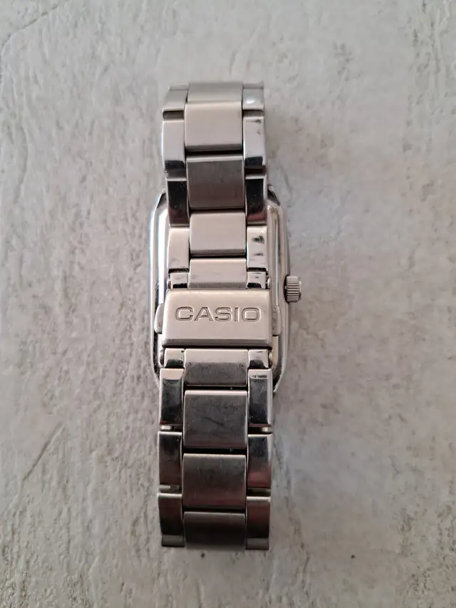MONTRE CASIO POUR HOMME. B in Jewellery & Watches in Laval / North Shore - Image 4