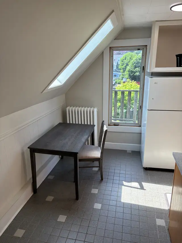 Bright 2 Bedroom Downtown Apartment in Long Term Rentals in Charlottetown - Image 7