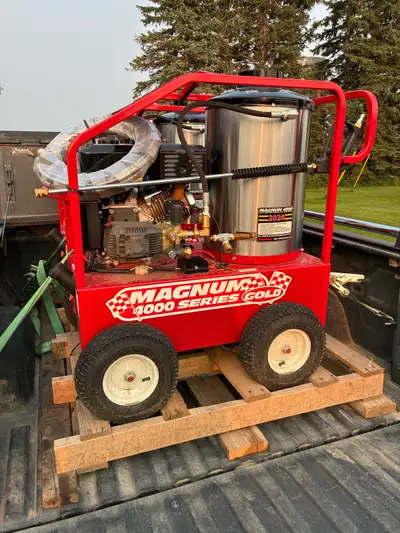 Brand new Magnum 4000 psi, 3.5 gal pressure washer. Has new battery, 10W30 synthetic engine oil, rea...
