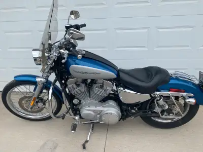 Gorgeous royal blue colour, this bike is a beauty. Comes with both a single and double seat and sadd...